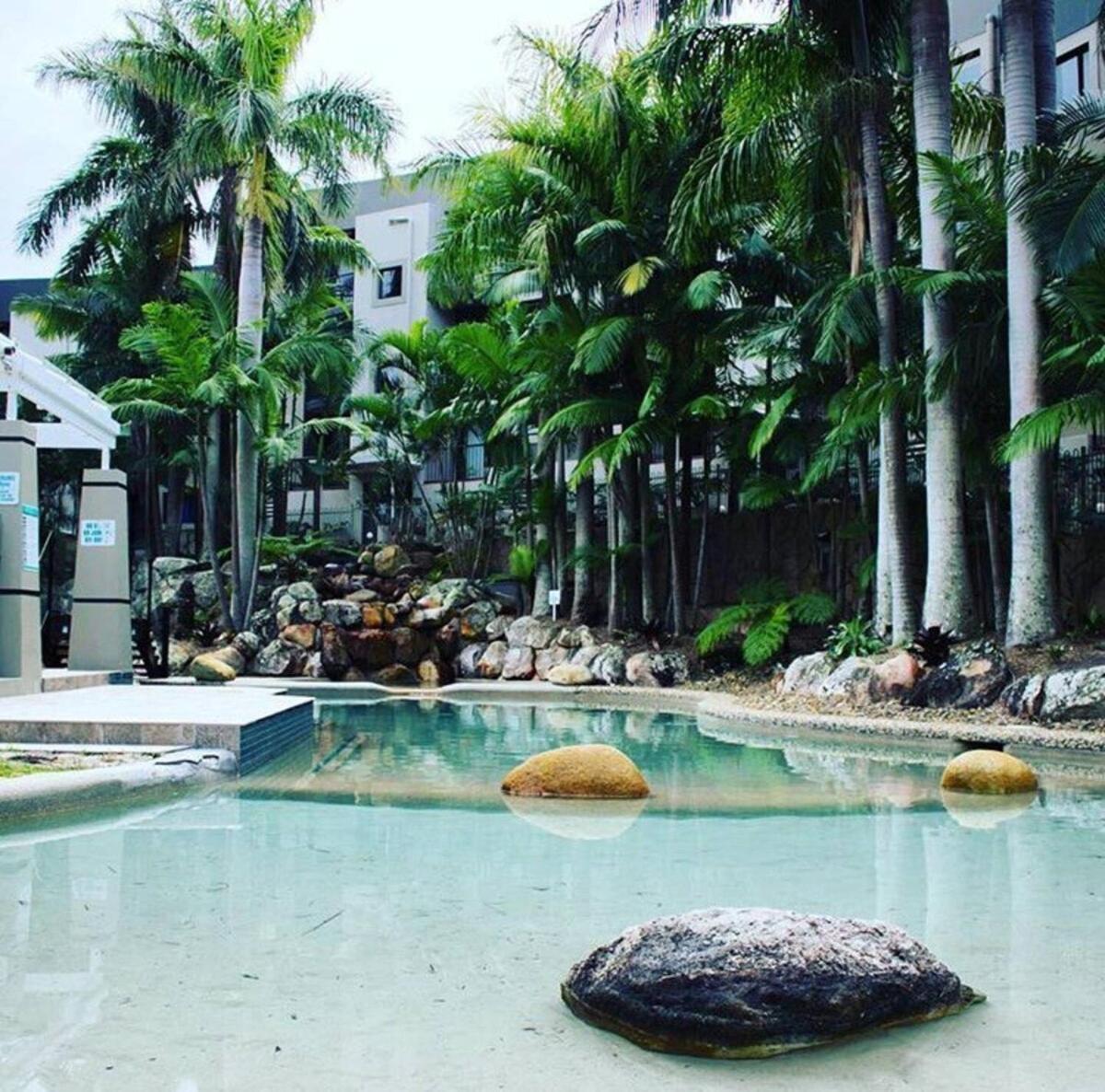 Apartment Resort-style Beachside With Pools &