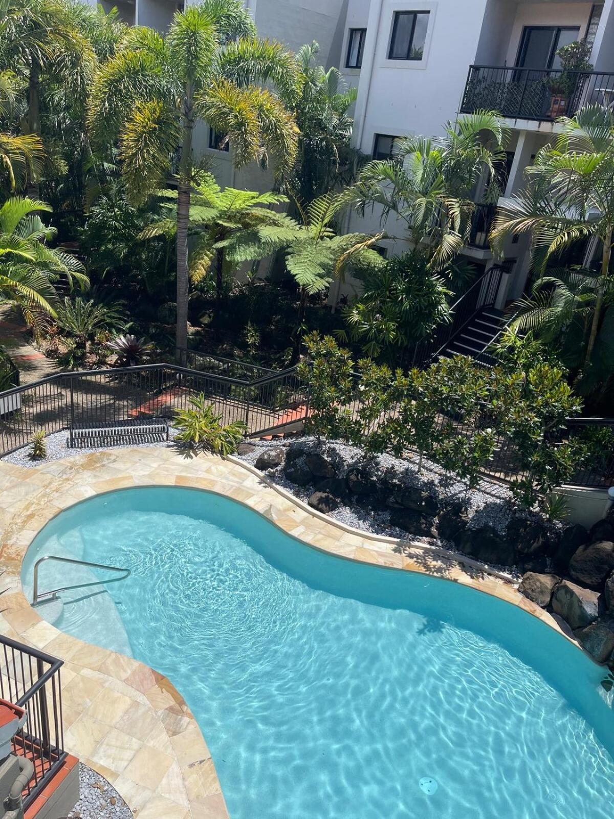 Resort-style Beachside With Pools & Apartment Gold Coast